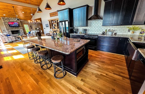 Todd Cabin | Wake Up to Mtn Views, End the Day in the Hot Tub @ Panoramic Point