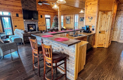 Todd Cabin | Wake Up to Mtn Views, End the Day in the Hot Tub @ Skyview Hideaway
