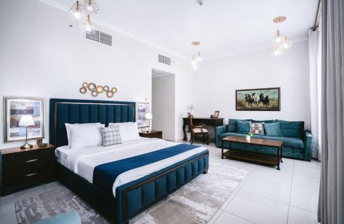 Dubai Apartment | Wake Up To Sea Views In A Blue Lush Home On 51st