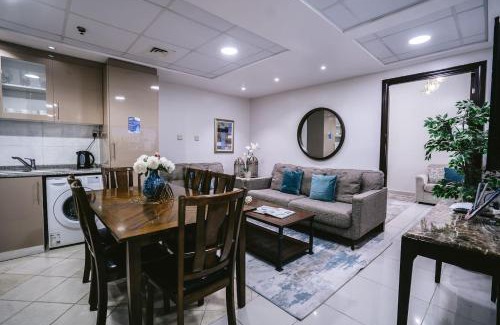 Dubai Apartment | Wake Up To Sea Views In A Blue Lush Home On 51st