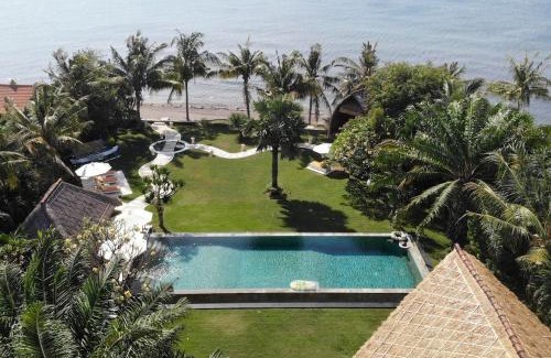 Kalisada Villa | Wake up to the Sea of Bali Beachfront luxury plus