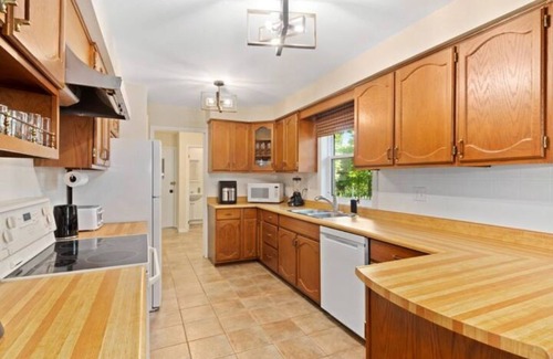 Kettle Point 44 Cottage | Wakefield Cottage - Steps from the Beach!
