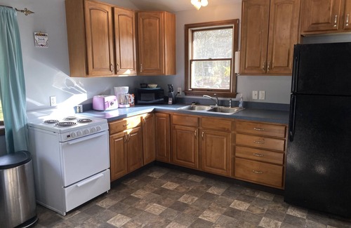Charlestown Apartment | Wakefield one bedroom apartment- 5 minutes to the beach!