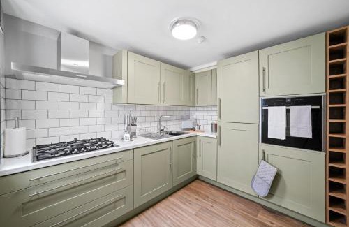 Wakefield Apartment | Wakefield Shakespeare - Parking Included