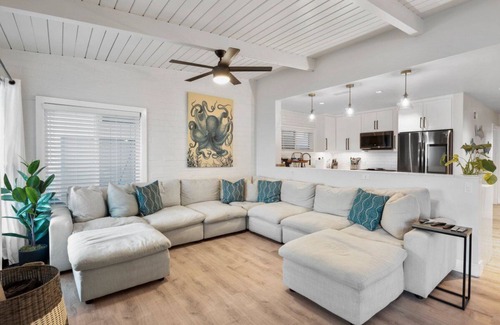 Capistrano Beach House | WakeUp to Waves in Capo Beach , 5 BdRm Beachfront Bliss Awaits!