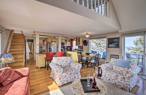 Waldport House | Waldport Beach House w/Loft, Grill & Ocean Views!