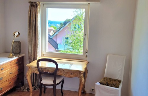 Kreuzlingen House | Waldrandhaus mit See-/fernsicht, Grossem Garten, Trampolin
