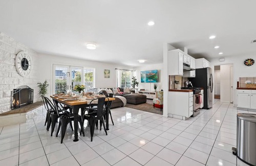 Southwest Anaheim House | Walk 1/4 mile~20min Disny&Conv~Pool~Firepit~GameRm