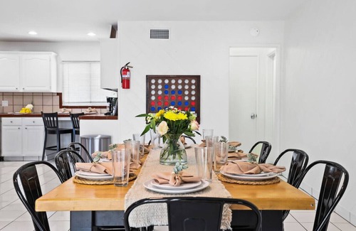 Southwest Anaheim House | Walk 1/4 mile~20min Disny&Conv~Pool~Firepit~GameRm