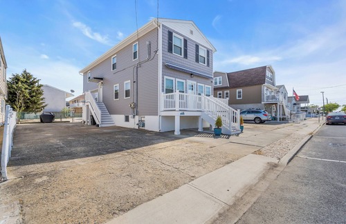 Seaside Heights Apartment | Walk 2 Beach, Outdoor Shower, Linens + Towels provided, Beach badges included