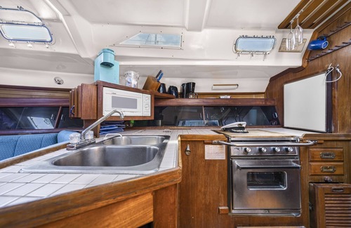 Salina Grande Boat Rental | Walk barefoot to beach! Private en-suite bath, AC