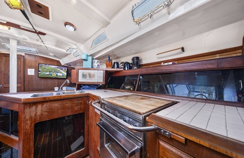 Salina Grande Boat Rental | Walk barefoot to beach! Private en-suite bath, AC