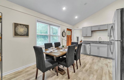 Ann Arbor House | Walk Downtown | Parkside | City View | Beautifully Remodeled
