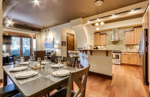 Coeur d'Alene Apartment | Walk Downtown Stunning Condo with Attached Garage