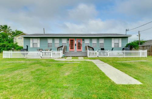Rockport House | Walk Dtwn Pet-Friendly Townhome in Rockport