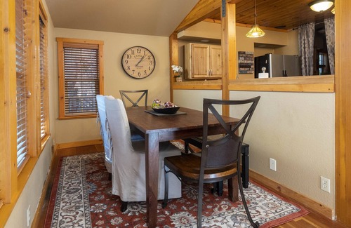 Bend House | WALK EVERYWHERE! 4 BEDROOMS +BONUS RM & QUAINT BACKYARD