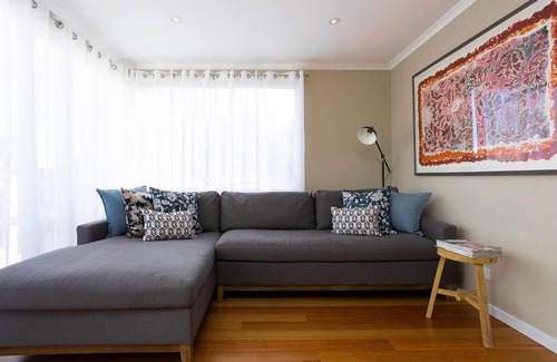 Rosebud House | Walk everywhere - beach/cafes. Modern beach house