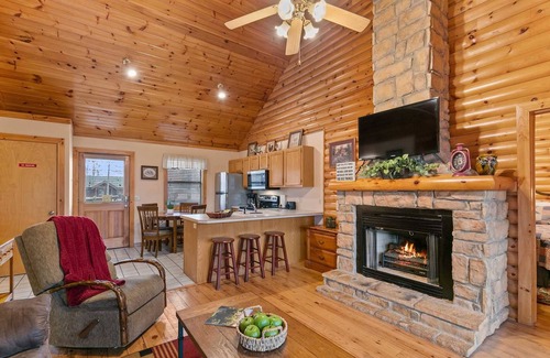 Branson Cabin | Walk-In Cabin! King Master Bedroom Suite, Indoor Pool, Close to the Pools! | 15