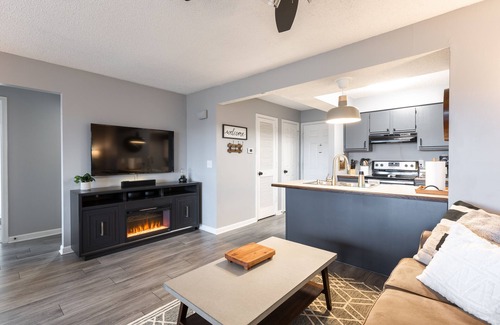 Table Rock Condo | Walk-in Condo on the 17th Hole!