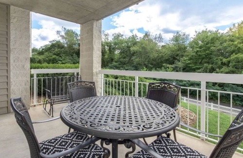 Pigeon Forge Condo | Walk-in Level | 2 BR | Balcony | Sleeps 6 | Free Tickets