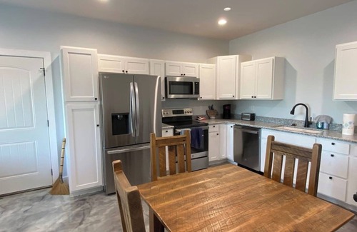 Indian Point Villa | Walk-In Poolside 1-Bd near SDC Sleeps 6 with Hot Tub, Game Room & Big Lake View