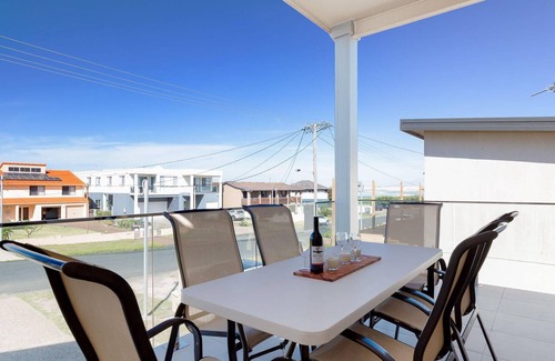 Anna Bay House | Walk on Birubi, 1/40 Ocean Ave - WIFI, Boat Parking & Water Views