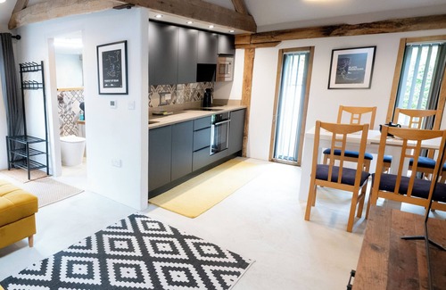 Abergavenny House | Walk & Ride Base – 20 minutes to The Wye Valley & Abergavenny