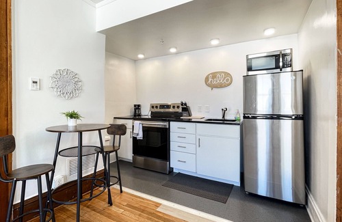 Downtown Des Moines Apartment | Walk to 3 Breweries! 1 Bed Apartment on Grand