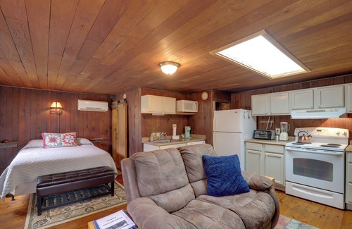 Hot Springs Apartment | Walk to Appalachian Trail: Hot Springs Getaway!