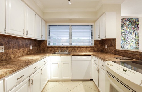 East Fort Lauderdale House | WALK TO BEACH PLUS 40 RESTAURANTS TO CHOOSE FROM