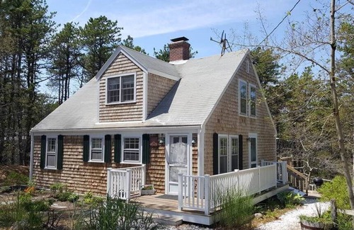 Truro House | Walk to Ballston Beach-4BD Classic Cape-A/C, Deck & Screen Porch