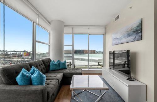 Victoria Park Apartment | Walk to Bars, Casino, Stampede & Saddledome PLUS FREE Bonus Banff Pass, Parking & Wine!