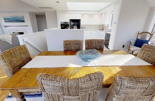 Dennis House | Walk to Bayview and Mayflower Beaches, Sleeps up to 10 in Dennis