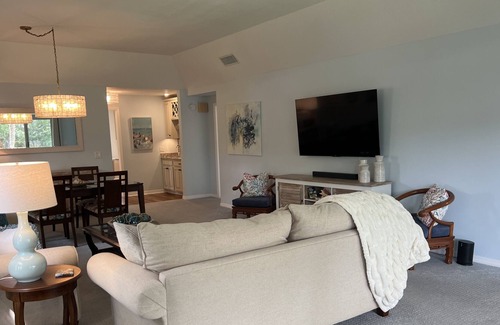 Indian River Shores Condo | Walk to Beach! 2 Bed 2 bath spacious condo