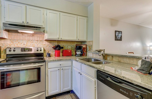 Hilton Head Island Condo | Walk to Beach: Hilton Head Island Tennis Retreat!