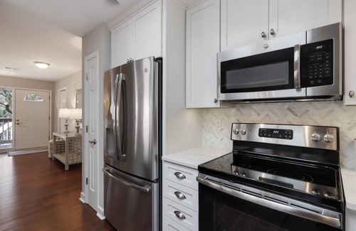 Shipyard Plantation House | Walk to Beach! Beautiful Newly Updated Shipyard Villa,Pool,Beach,Tennis,Golf, Guest Favorite