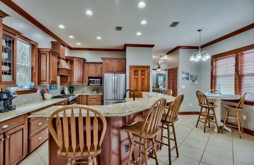 Crystal Beach House | Walk to Beach 4 Bikes Pet-Friendly Destin Home w/Pool Access