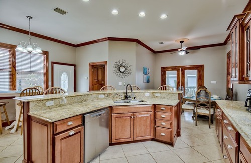 Crystal Beach House | Walk to Beach 4 Bikes Pet-Friendly Destin Home w/Pool Access