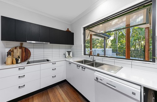Maroochydore House | Walk to Beach! Amazing Outdoor Area With Pool, 1/2 Pipe & Firepit !