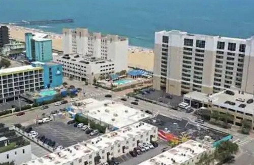 Northeast Virginia Beach Condo | Walk to beach BEAUTIFUL 2BR 1BA condo