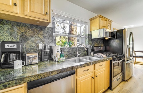 Tahoe Vista Cottage | Walk to Beach & Boat Launch: Lake Tahoe Retreat