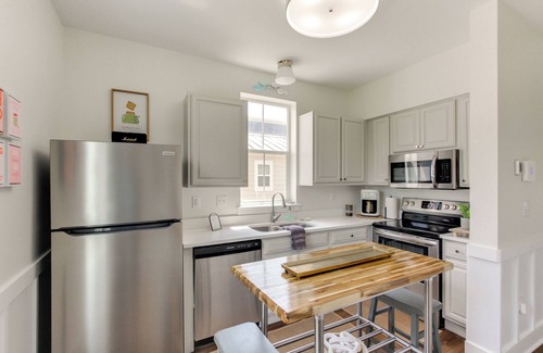 Pass Christian Cottage | Walk to Beach: Cottage w/Yard in Pass Christian!