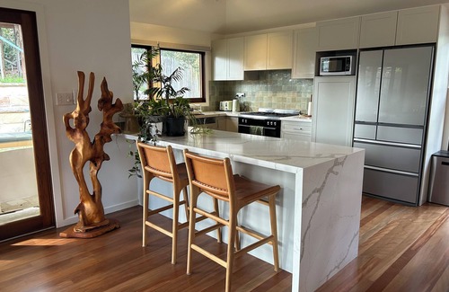 Bateau Bay House | Walk to beach, cafes, national parks from chic coastal retreat