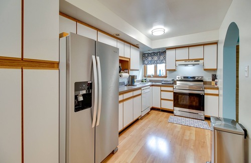 Calvert Beach-Long Beach Cottage | Walk to Beach: Charming Maryland Home w/Yard!