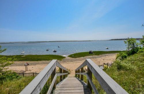 East Orleans House | Walk to Beach Close to Town