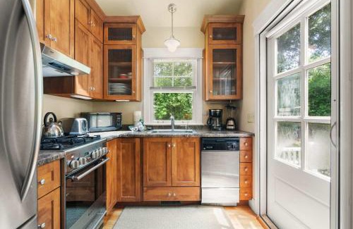 East Orleans House | Walk to Beach Close to Town