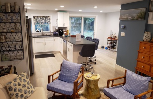 Jamestown Shores House | Walk to beach - Comfy new home
