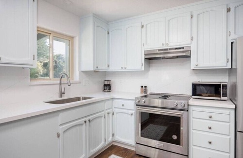 El Granada Apartment | Walk to Beach! Cozy One-Bedroom Coastal Retreat