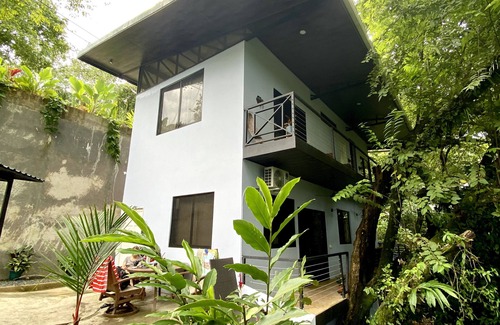 Manuel Antonio House | Walk to Beach!