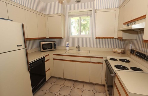 Saint Armands Key Condo | Walk to Beach & Dining–Coastal Condo Retreat Kingston Arms 11-B by RVA